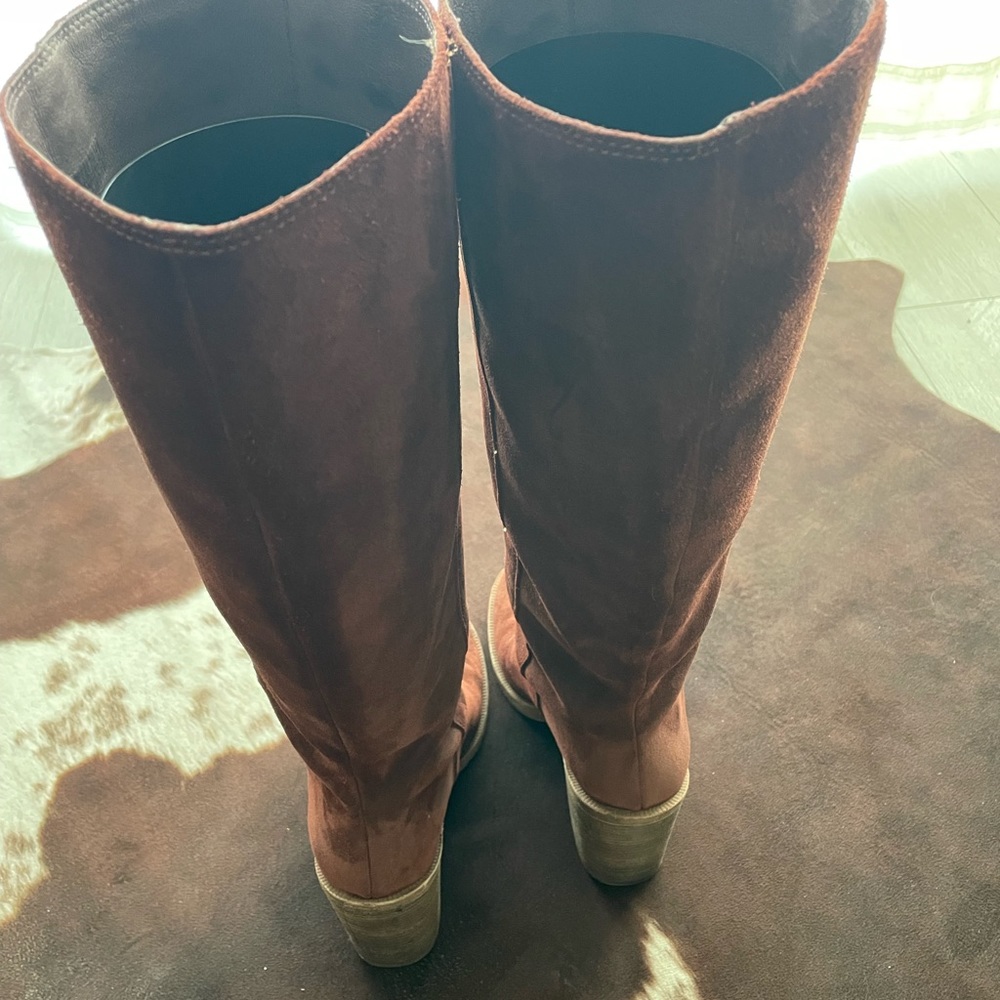 Maroon Ugg boots - Picture 5 of 10